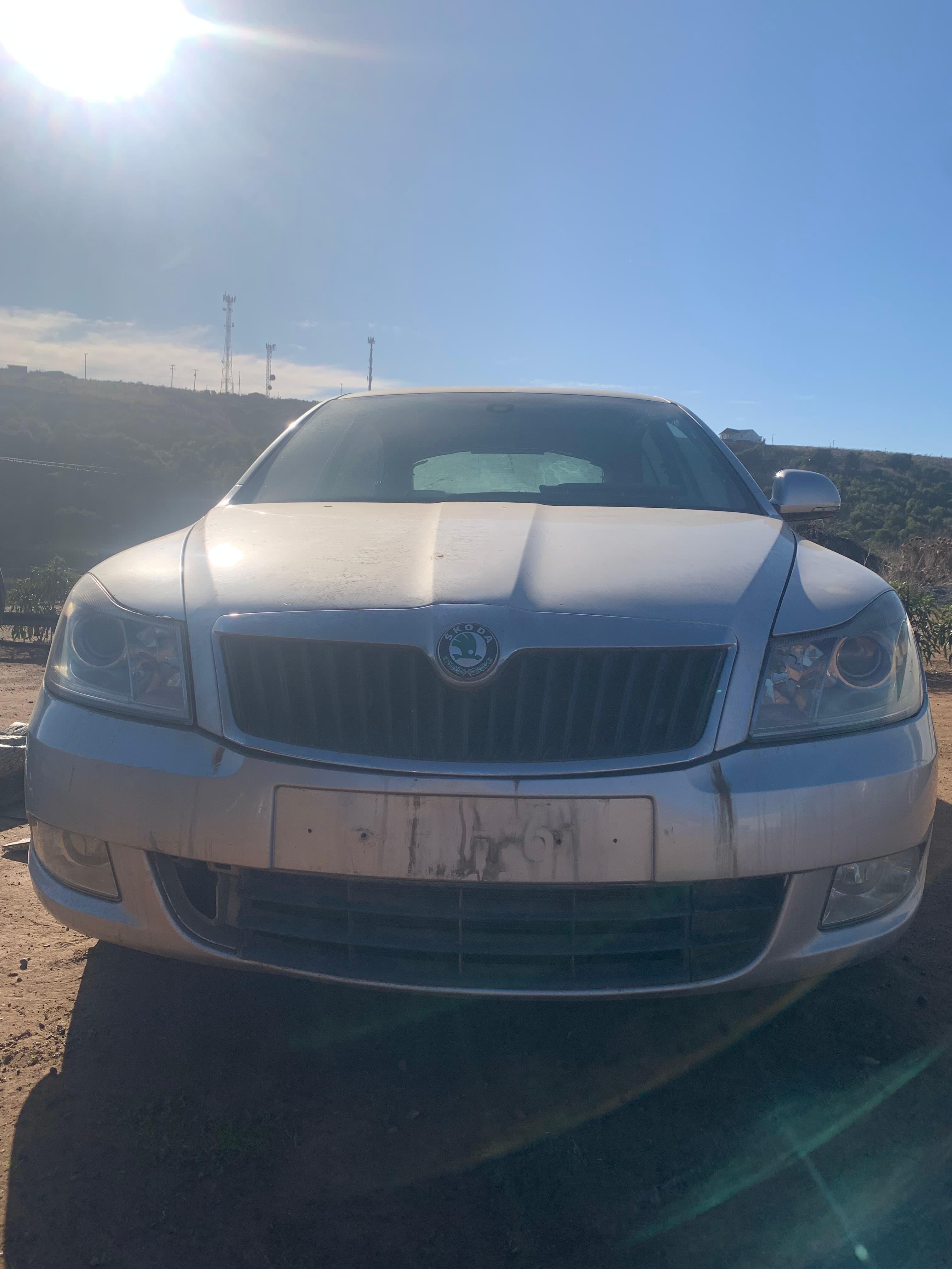 Parachoques delantero - Skoda Octavia 2012 1.6L — foto 1