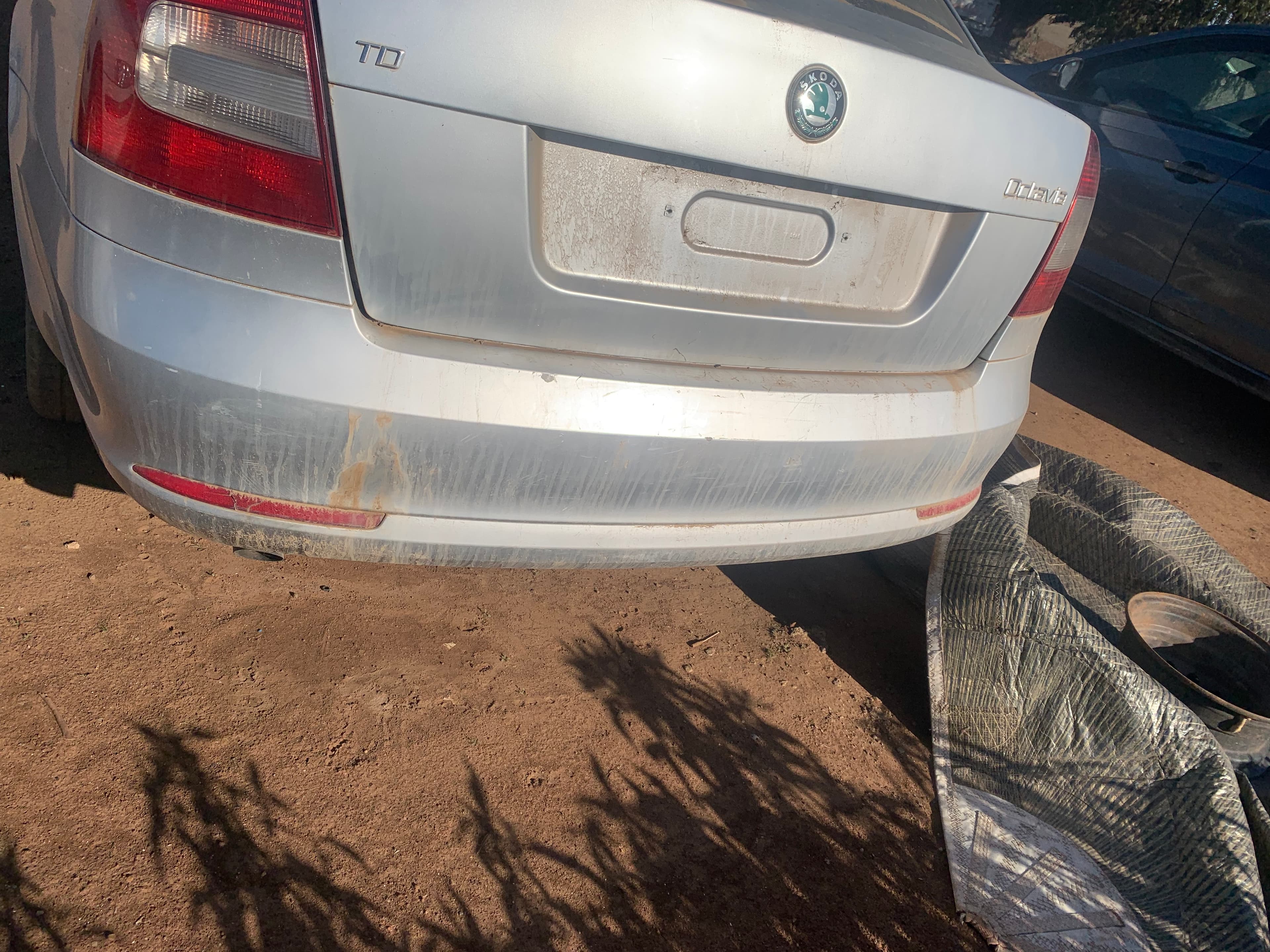 Parachoques trasero - Skoda Octavia 2012 1.6L — foto 1