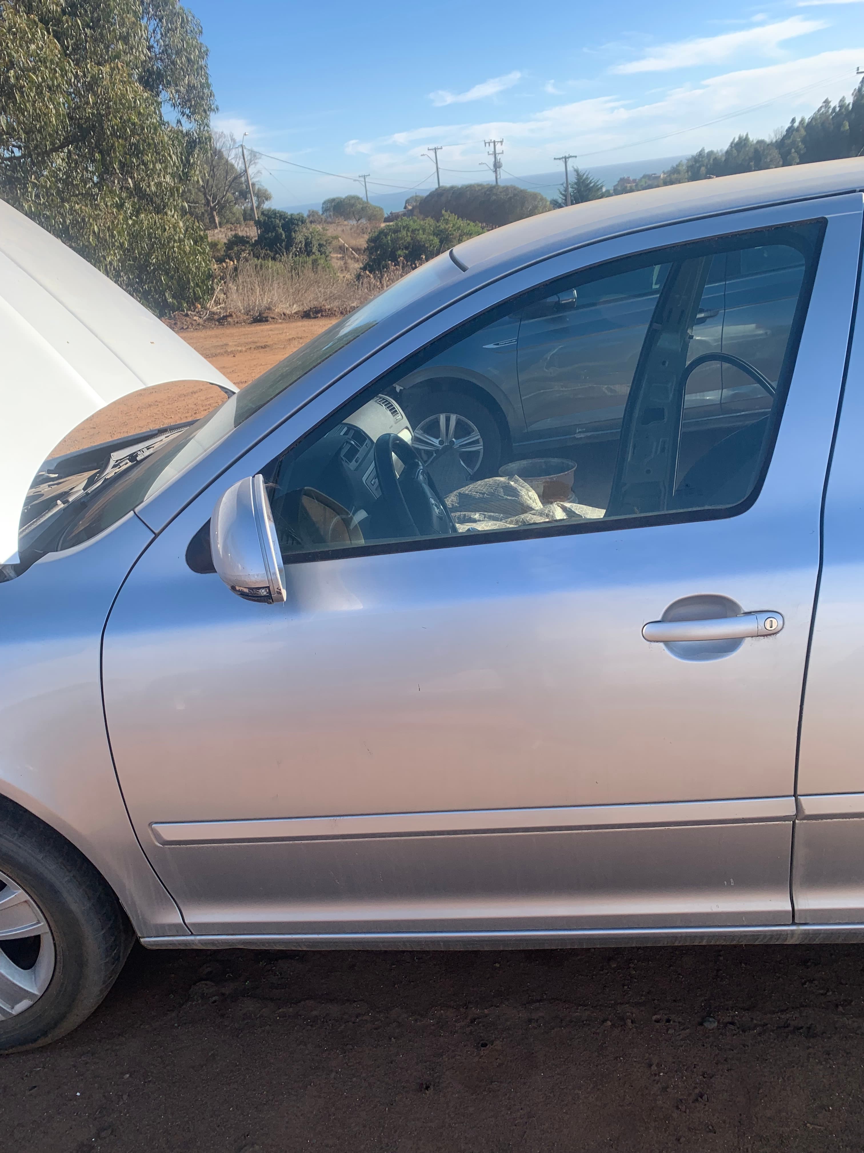 Puerta delantera izquierda - Skoda Octavia 2012 1.6L — foto 1